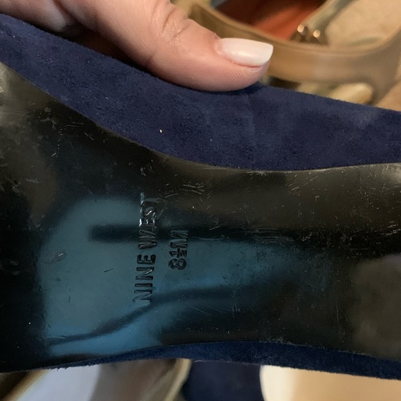 Beautiful navy suede heels in great condition! - Picture 1 of 4